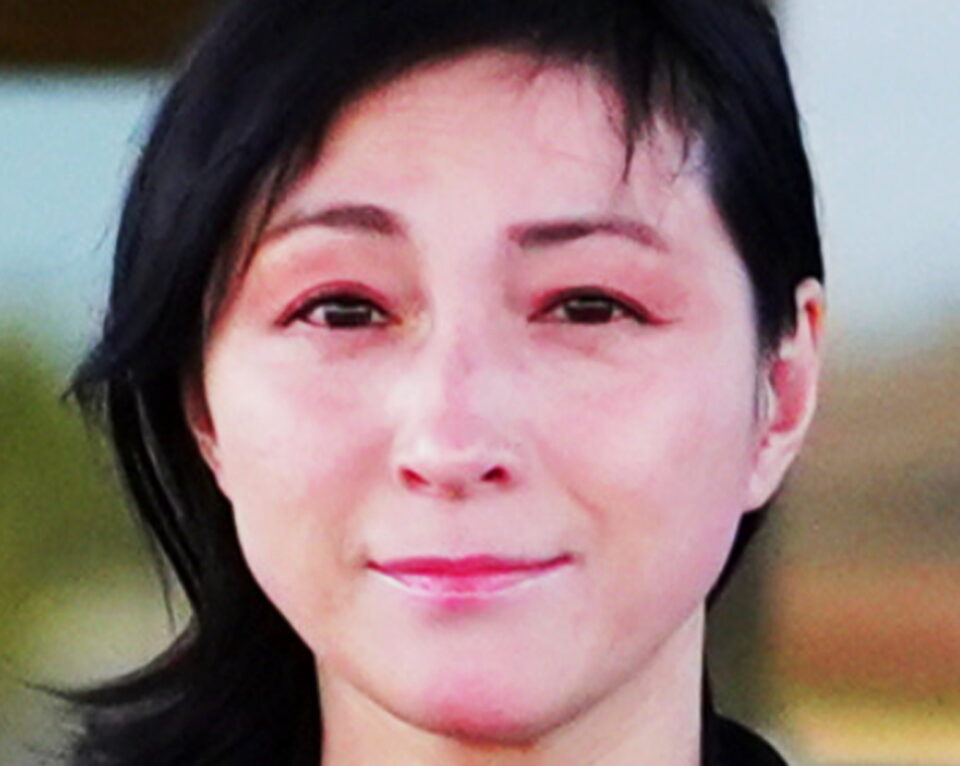 広末涼子 釈放 赤いアイシャドウ 出典：スポニチ